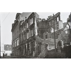 Zniszczona kamienica – obecnie ulica 11 Listopada 5, wczesne lata 50. XX wieku (APO, sygn. 1141/3882)