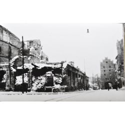 Stare Miasto – zniszczony budynek restauracji „Staromiejska”, 2. połowa lat 40. XX wieku (APO, sygn. 1141/4088)