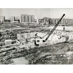 Budowa pawilonów handlowych („Bim” i Arpis”) przy ulicy Marszałka Józefa Piłsudskiego i Dworcowej, lata 70. XX wieku (APO, sygn. 1141/4464)