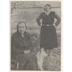 Fotografia przedstawiająca babcię A.R. Gąsiorowskiego oraz ciotkę Olgę, Łapanów 1938 r.