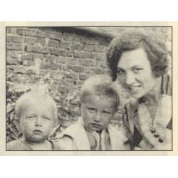Fotografia przedstawiająca mamę A.R. Gąsiorowskiego - Marię i jego brata Lecha, Łomża 1938 r.
