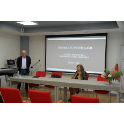 Prof. Norbert Kasparek otwiera uroczystość przekazania darowizny przez Panią Marię Skibińską i Pana Lucjana Mikulskiego