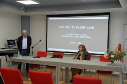 Prof. Norbert Kasparek otwiera uroczystość przekazania darowizny przez Panią Marię Skibińską i Pana Lucjana Mikulskiego