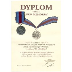 Dyplom Medalu „Pro Memoria” przyznanego Zarządowi Oddziału Związku Więźniów Politycznych Okresu Stalinowskiego w Olsztynie, 2007 r.