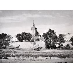 Bartoszyce. Widok kościoła św. Jana Apostoła i Ewangelisty, 1975 r. (APO, sygn. 1141/3902)